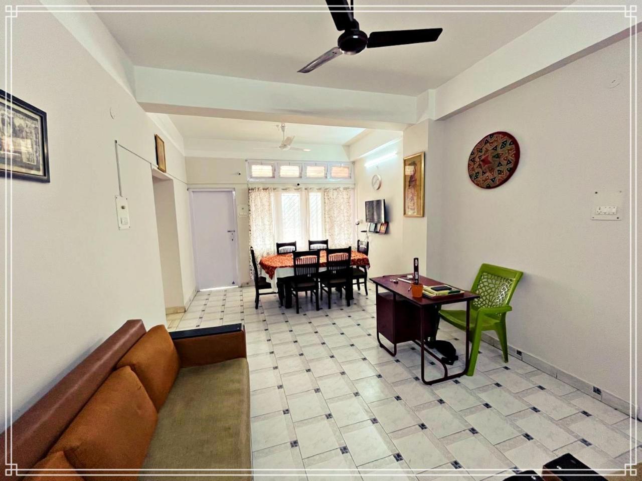 Kanak Laxmi Villa B & B Guwahati Bagian luar foto