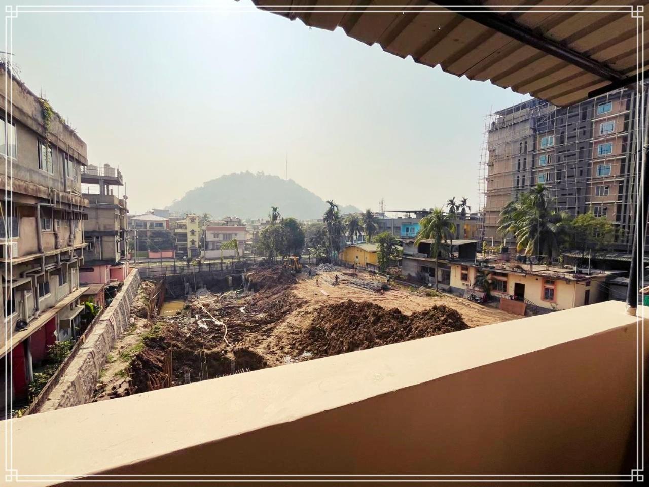 Kanak Laxmi Villa B & B Guwahati Bagian luar foto