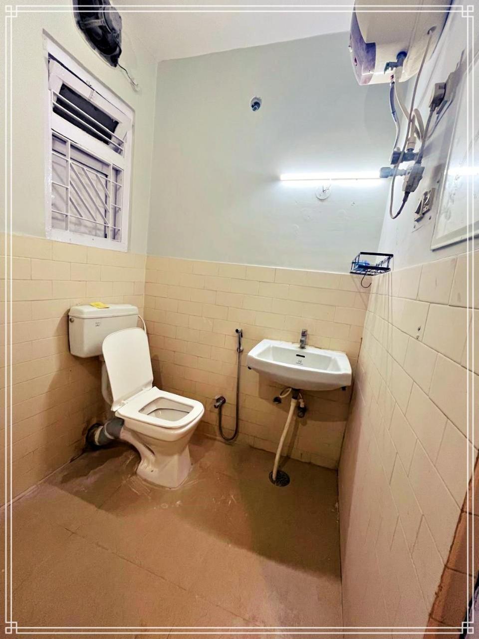 Kanak Laxmi Villa B & B Guwahati Bagian luar foto